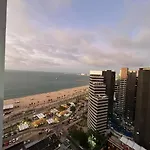1901 - Apto Com Dois Quartos E Vista Mar